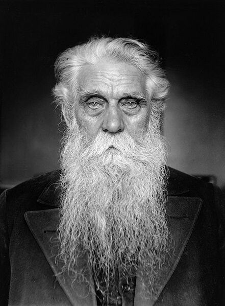 File:Old alive cracker.jpg